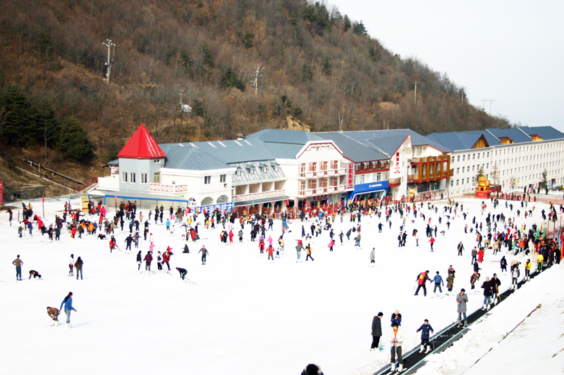 河南洛陽(yáng)伏牛山滑雪場(chǎng)