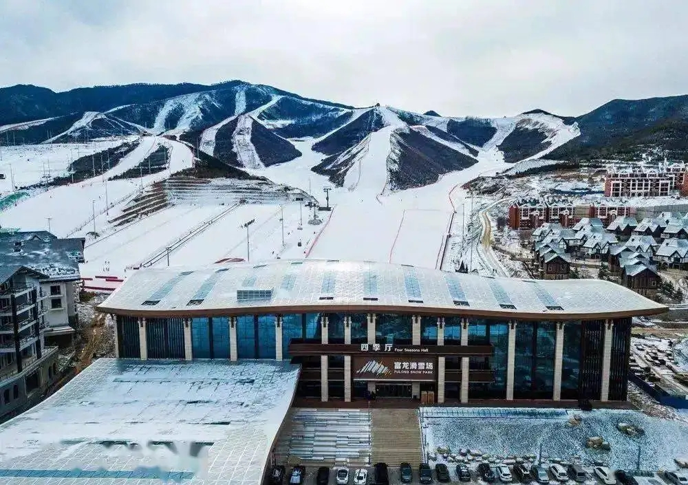 河北萬(wàn)龍滑雪場(chǎng)